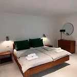 Apartament Up And Above