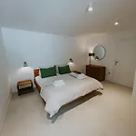 Apartma Up And Above