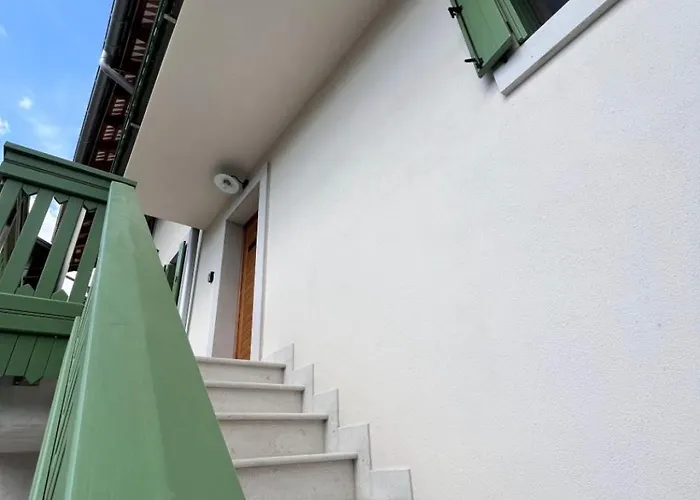 Up And Above アパート *